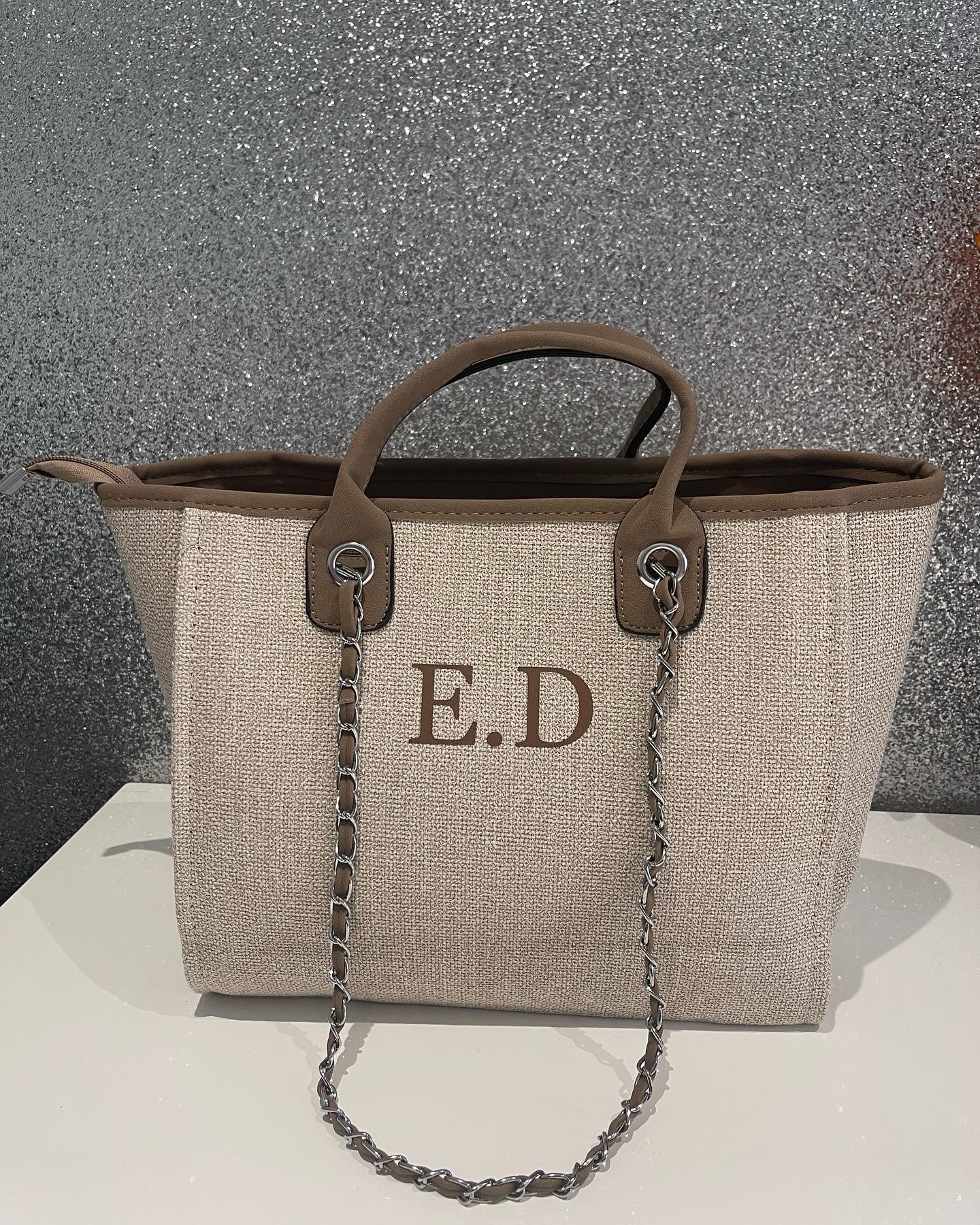 Medium signature tote bag in tan
